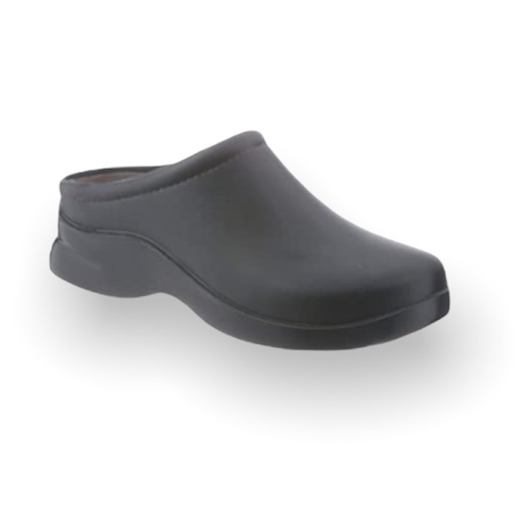 quark nursing clogs